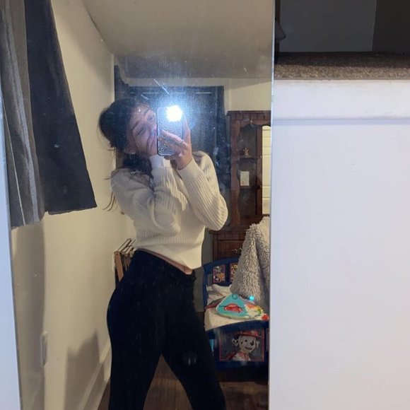 Meet your Posher, Chloe - Picture 3 of 8